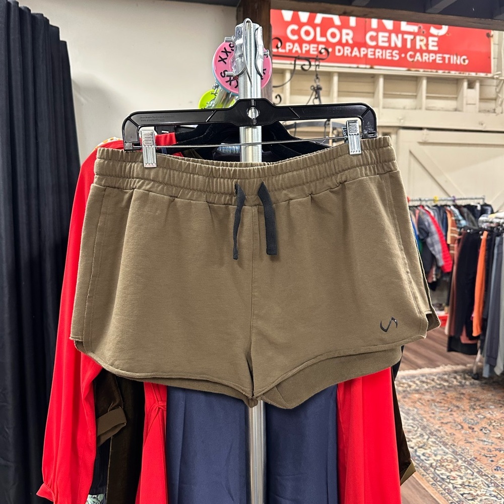 Tlf Apparel army green lounge active shorts size XL